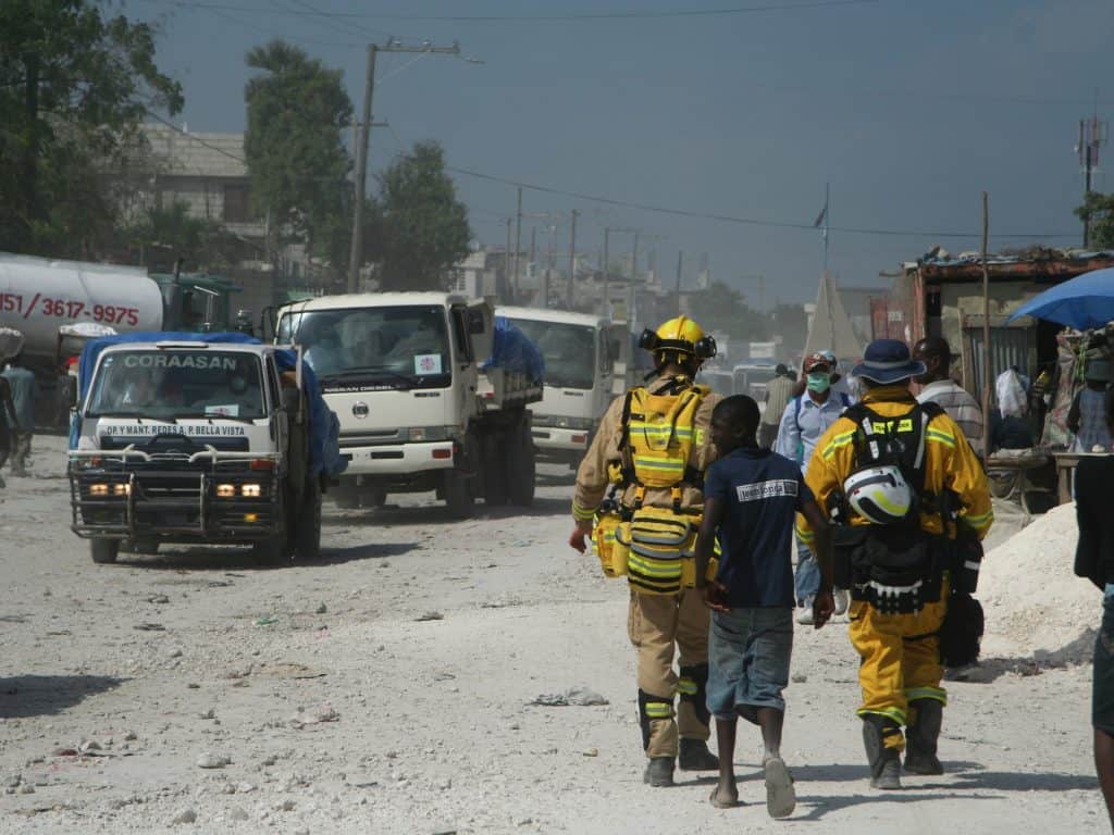 Zerstörte Straßen in in Port-au-Prince